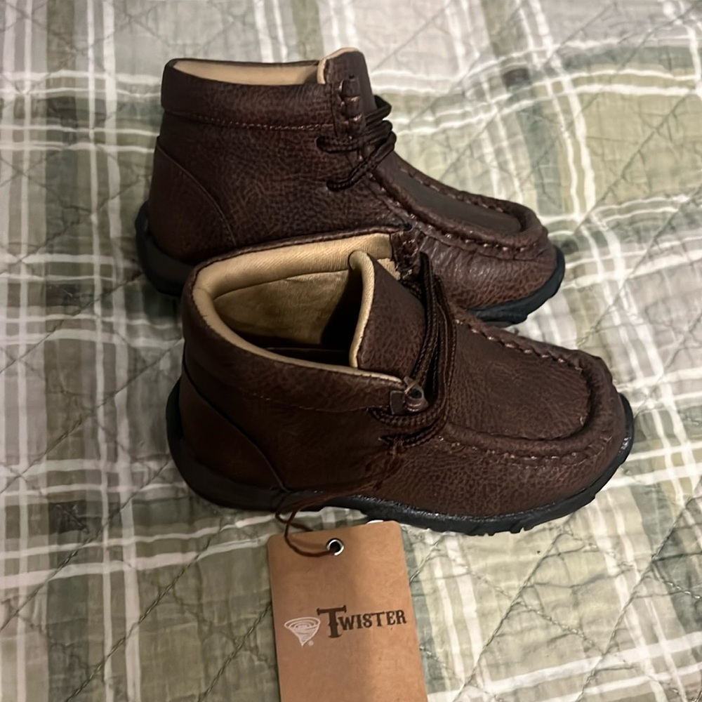 Twister size 5 toddler, leather shoes